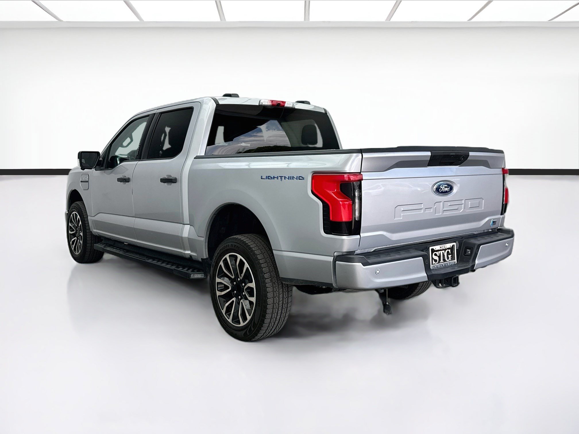 Used 2023 Ford F150 Lightning XLT AWD/4WD image 6