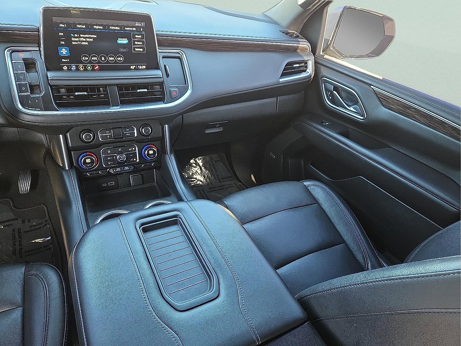 Used 2021 Chevrolet Suburban LT w/ LT Signature Package image 13