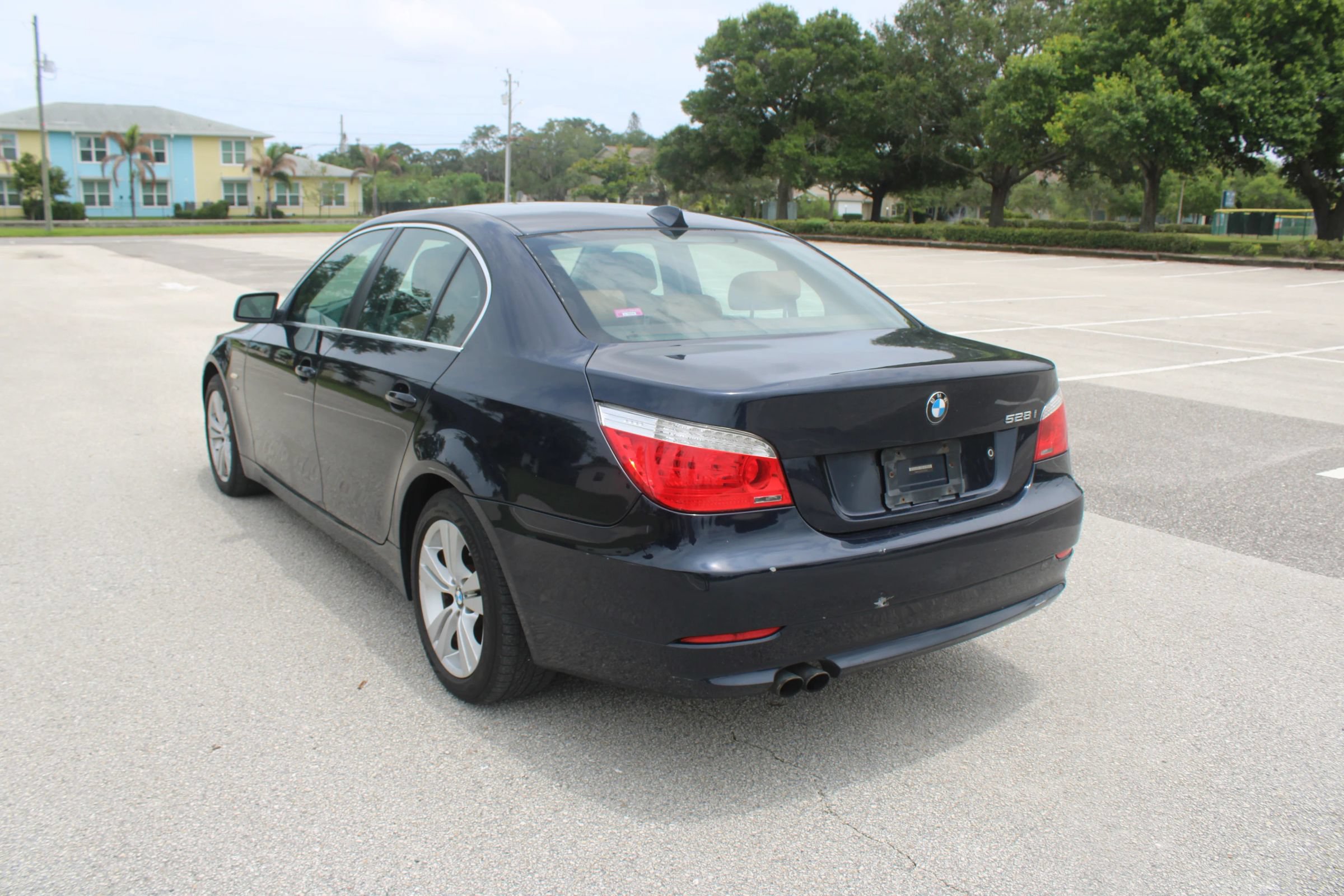 Used 2010 BMW 528i xDrive Sedan AWD/4WD image 6