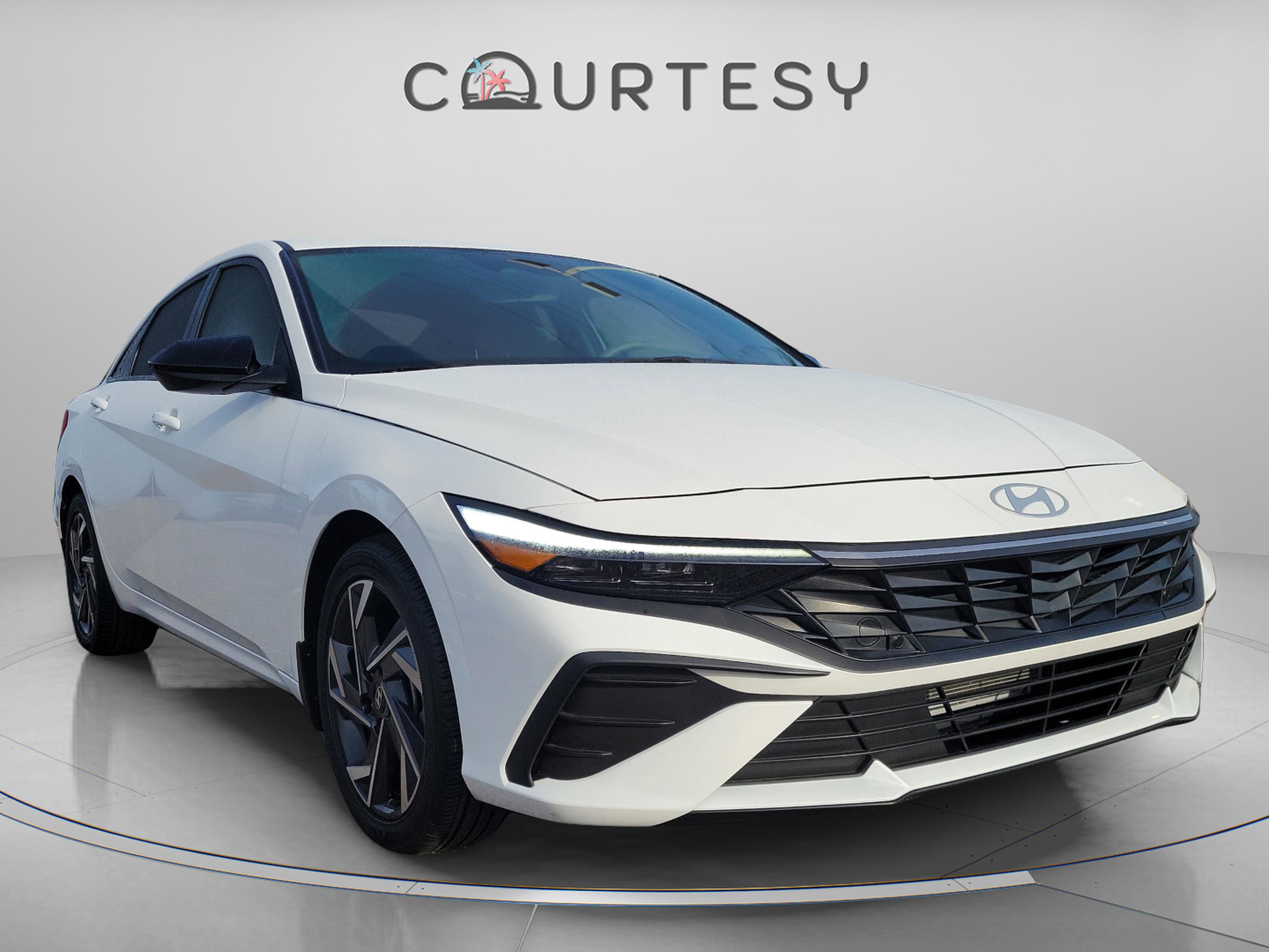 Certified 2025 Hyundai Elantra Sport image 4