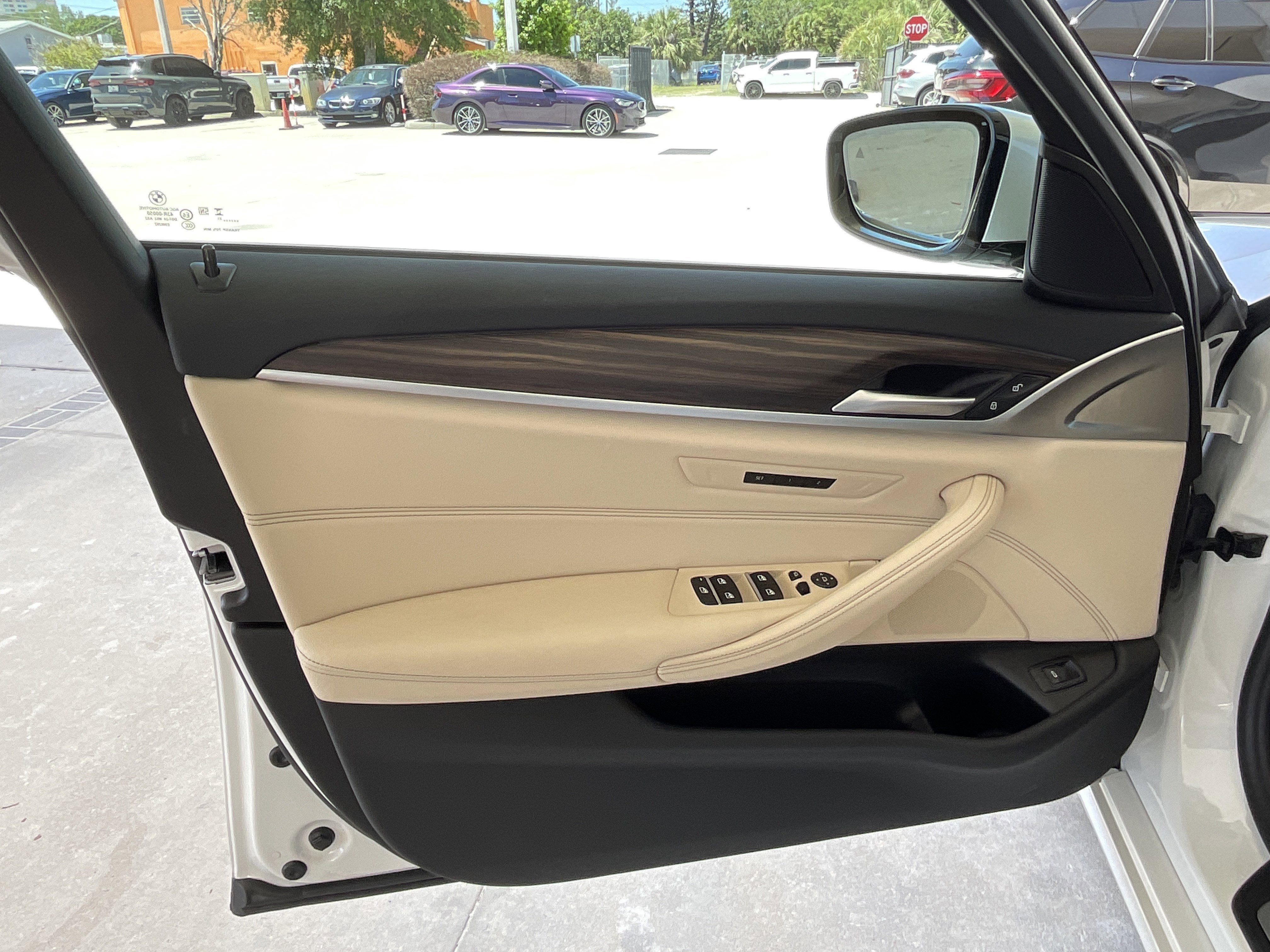 Certified 2023 BMW 530i w/ Convenience Package image 8