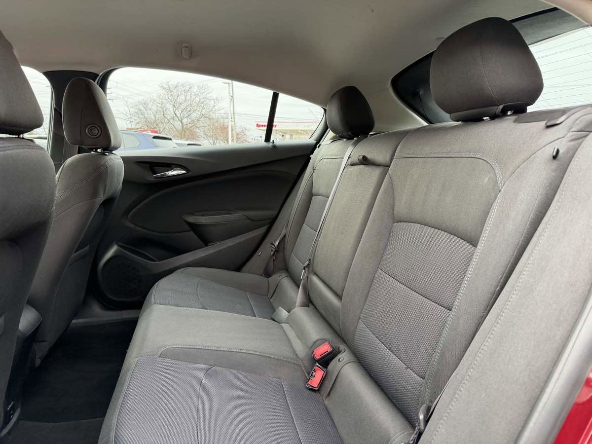 Used 2017 Chevrolet Cruze LT image 16