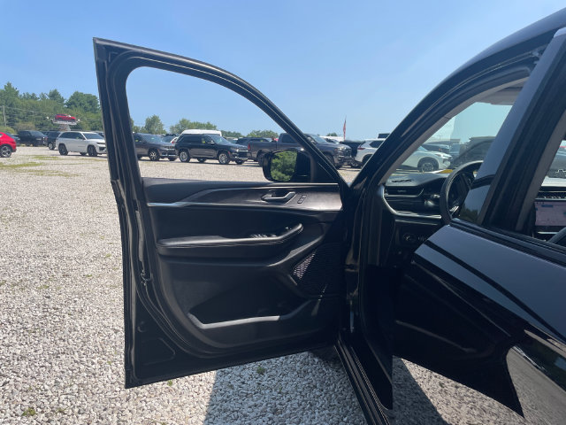Used 2023 Jeep Grand Cherokee L Limited AWD/4WD image 26