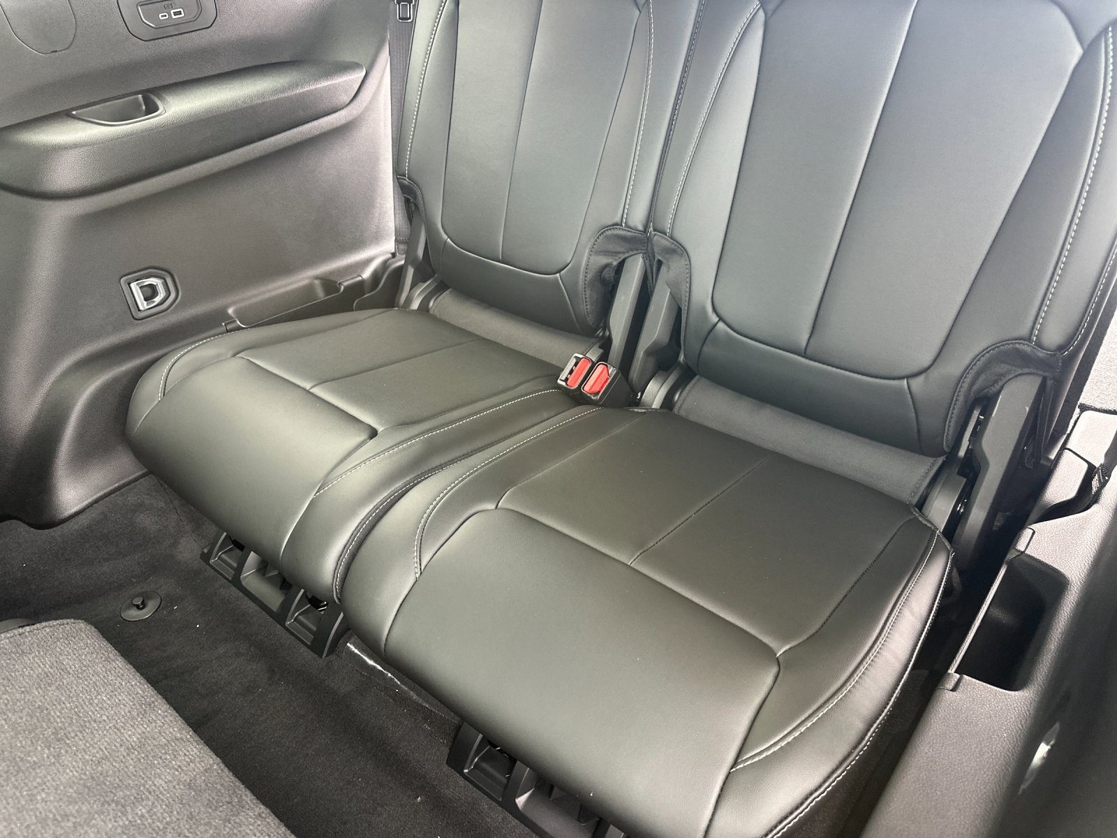 New 2026 Jeep Grand Cherokee L Limited w/ Limited Altitude Package AWD/4WD image 15