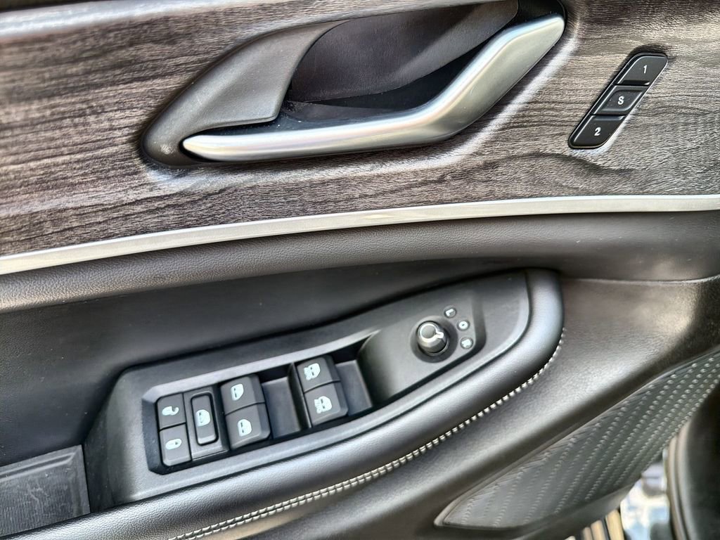 Used 2023 Jeep Grand Cherokee Limited w/ Trailer Tow Prep Group (B) AWD/4WD image 15