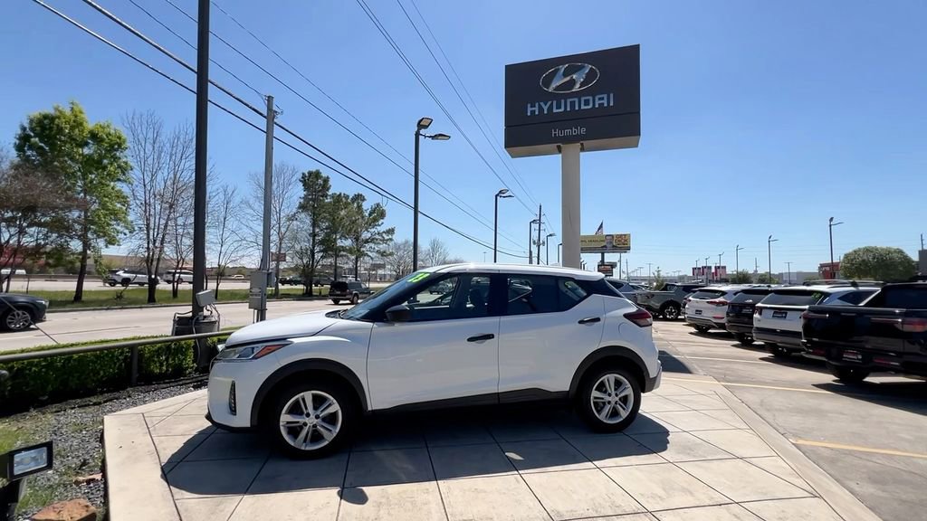 Used 2023 Nissan Kicks S image 5