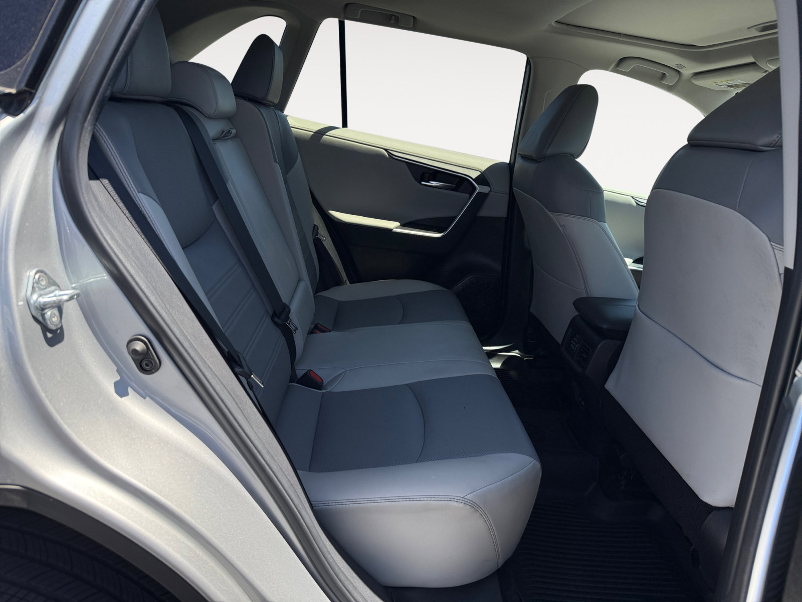 Used 2023 Toyota RAV4 Limited AWD/4WD image 18