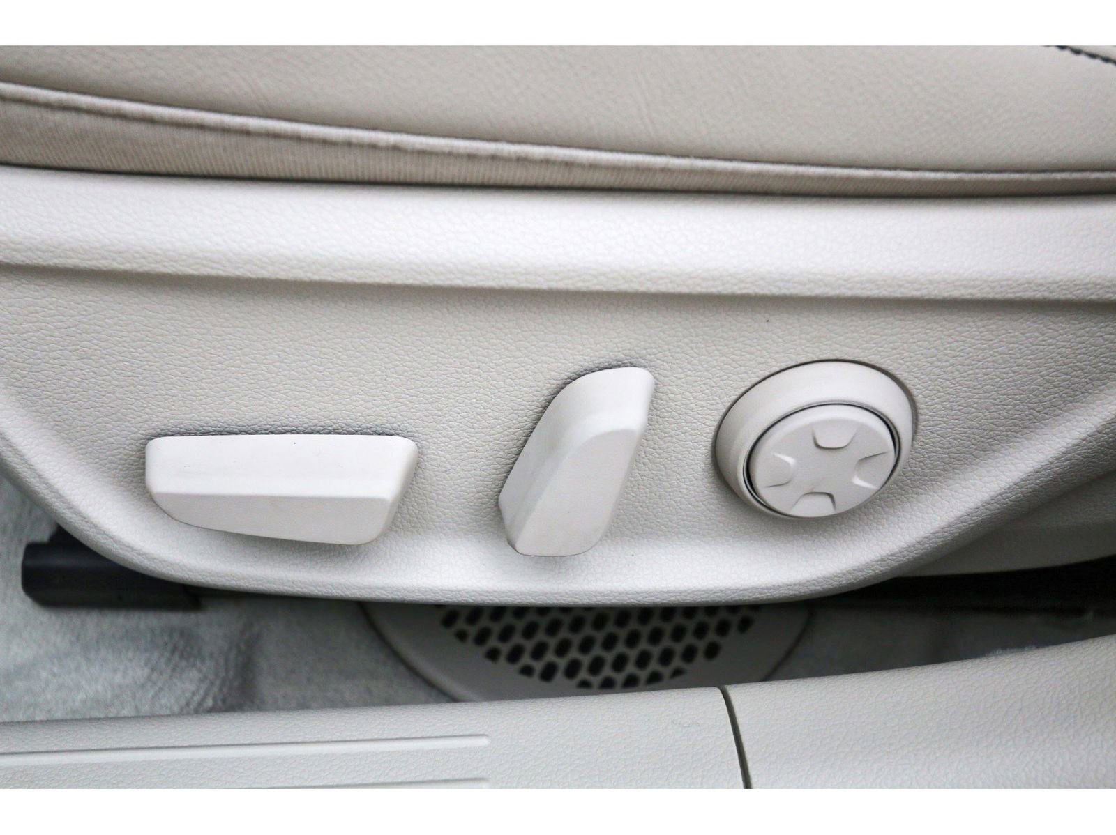 Used 2026 Genesis G70 2.5T Prestige image 30