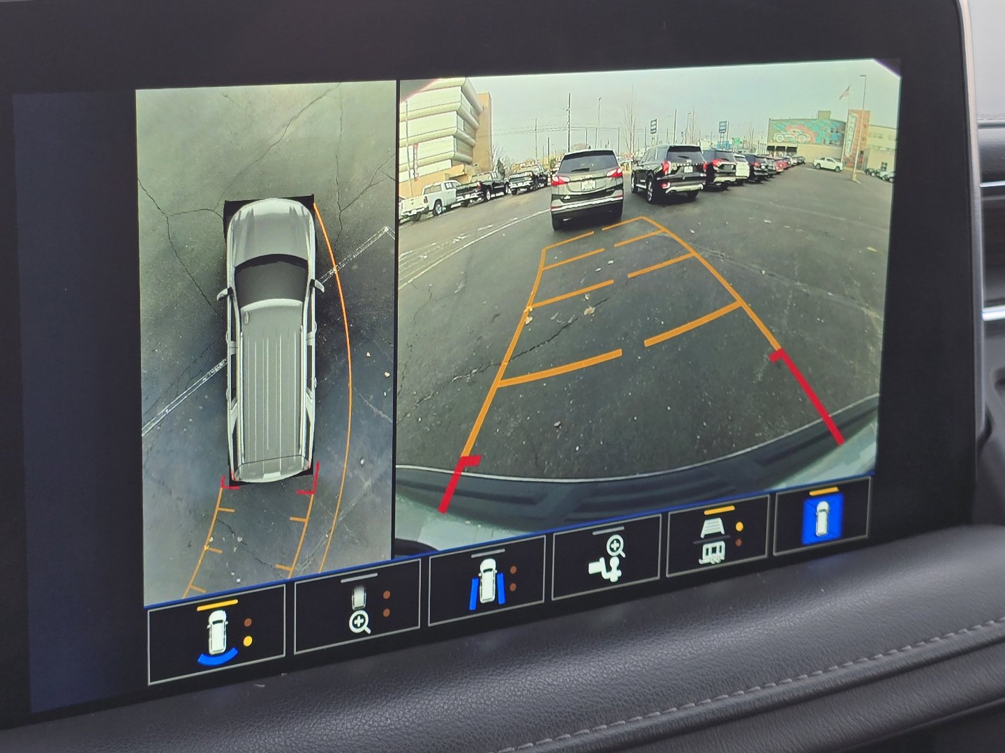 Used 2022 Chevrolet Suburban LT w/ LT Signature Plus Package image 5