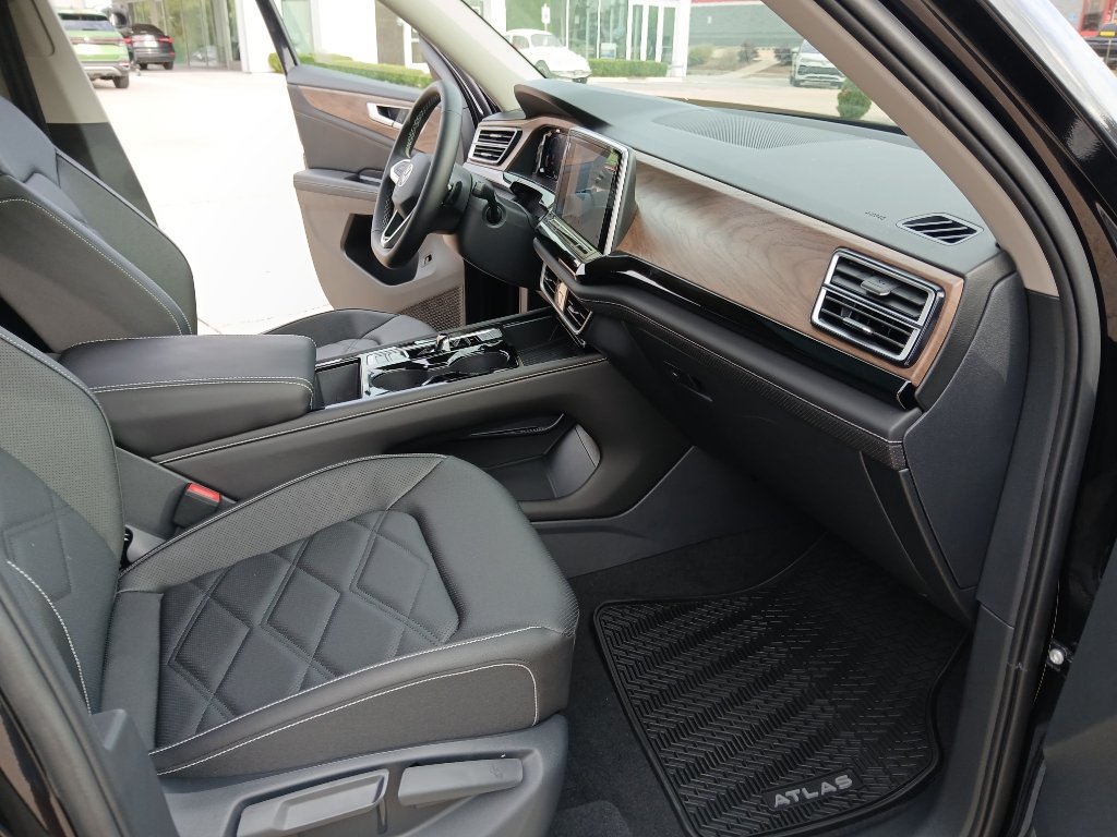 New 2026 Volkswagen Atlas SE FWD image 25