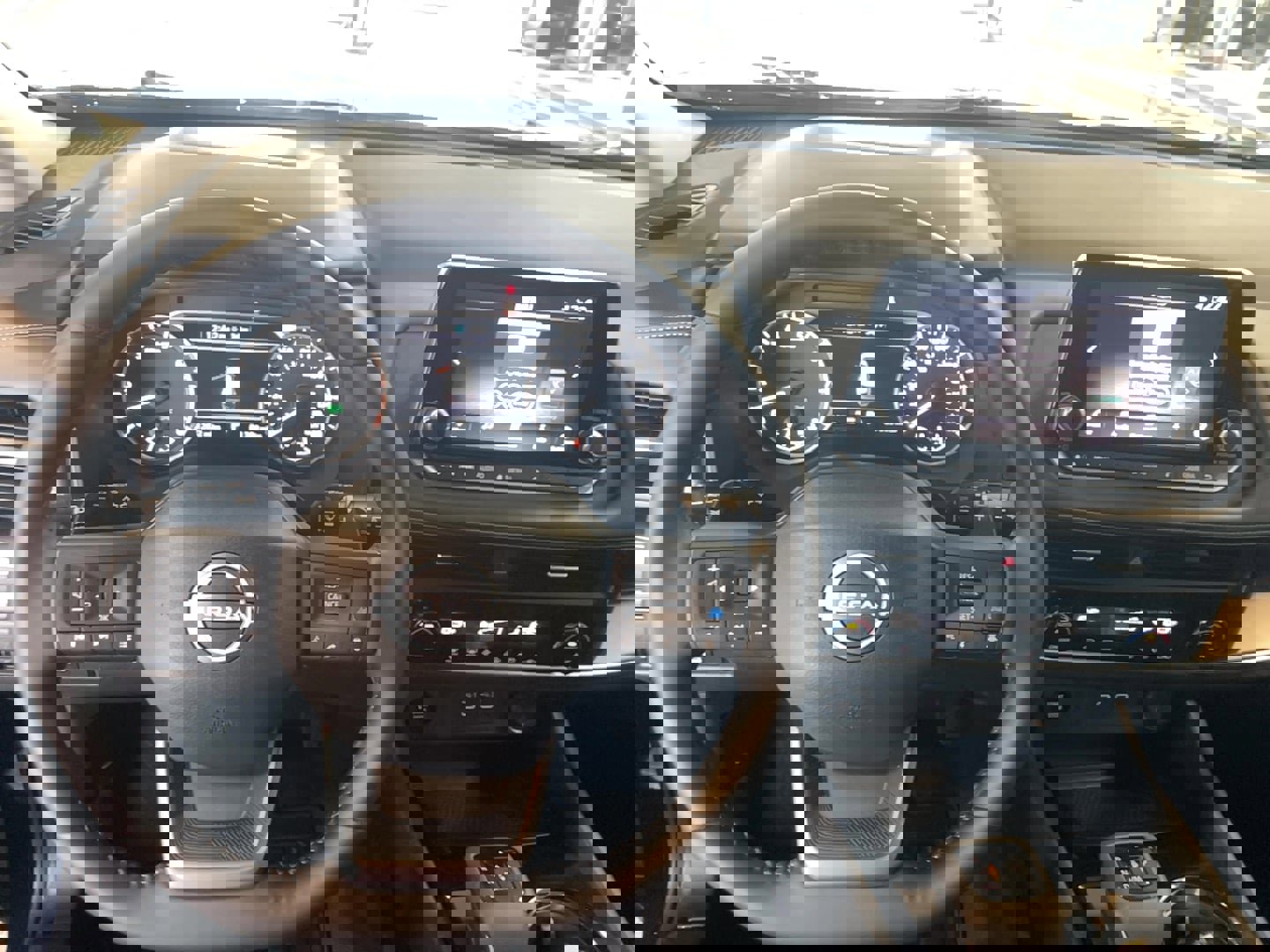 Used 2025 Nissan Rogue SV image 23