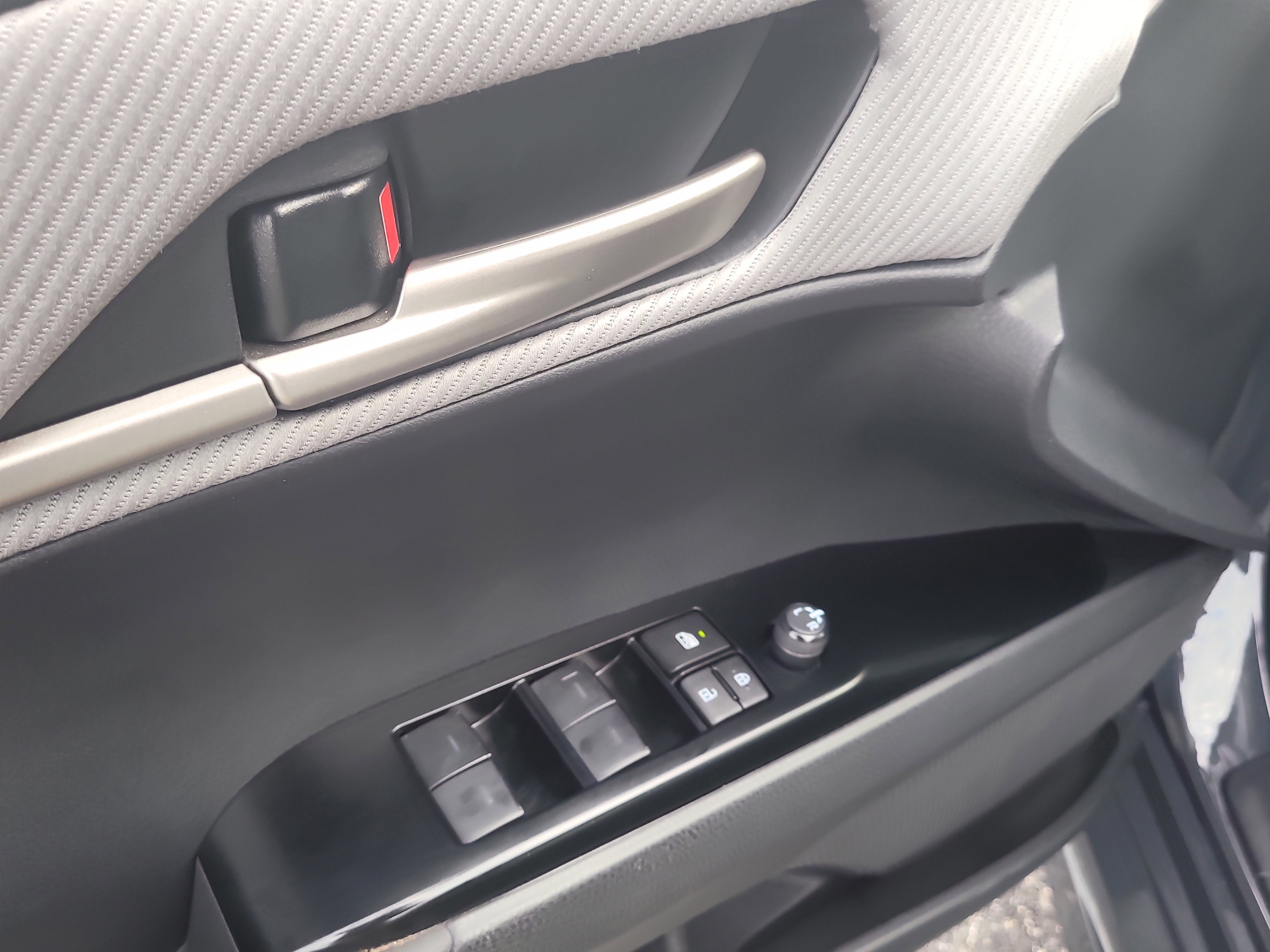 Used 2025 Toyota Camry SE image 17