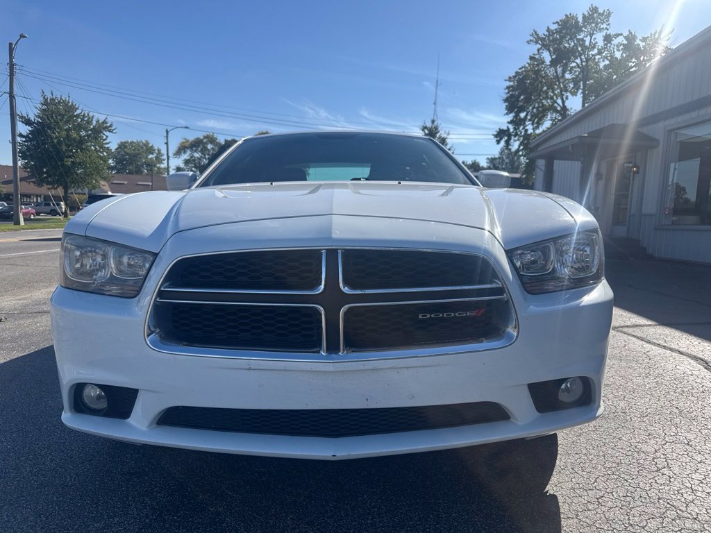 Used 2014 Dodge Charger SXT RWD image 2