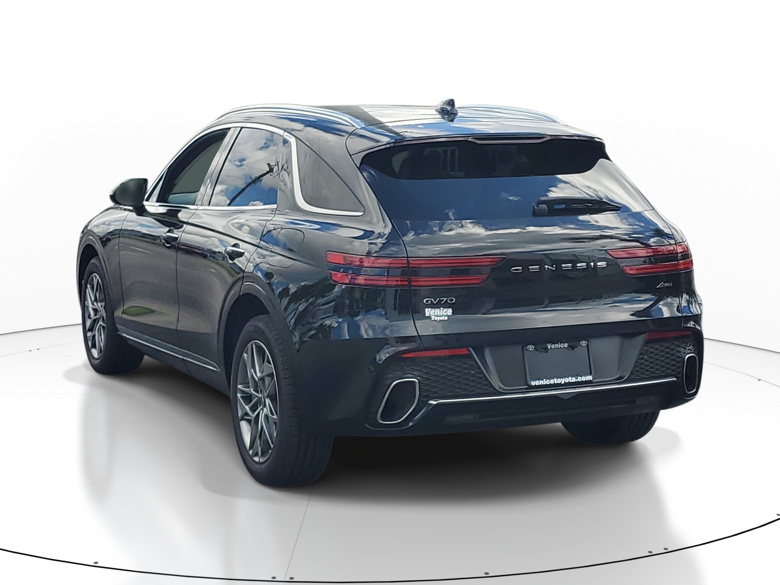 Used 2023 Genesis GV70 2.5T w/ Select Package AWD/4WD image 4
