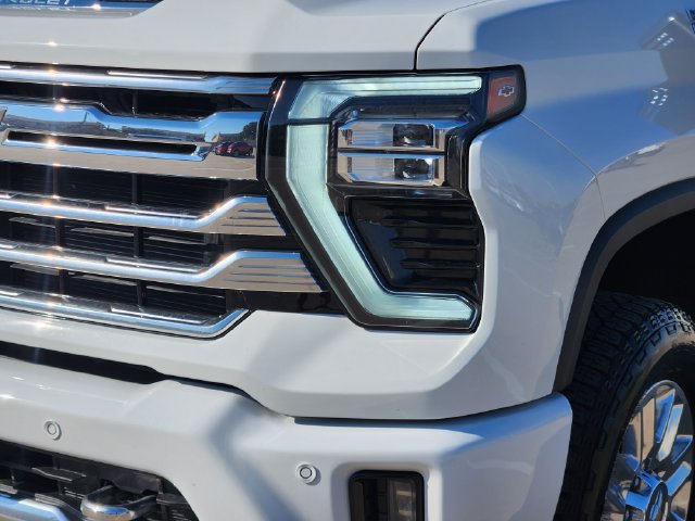 Used 2025 Chevrolet Silverado 2500 High Country w/ Technology Package AWD/4WD image 16