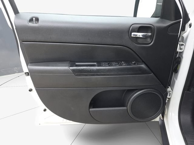 Used 2017 Jeep Patriot High Altitude FWD image 27