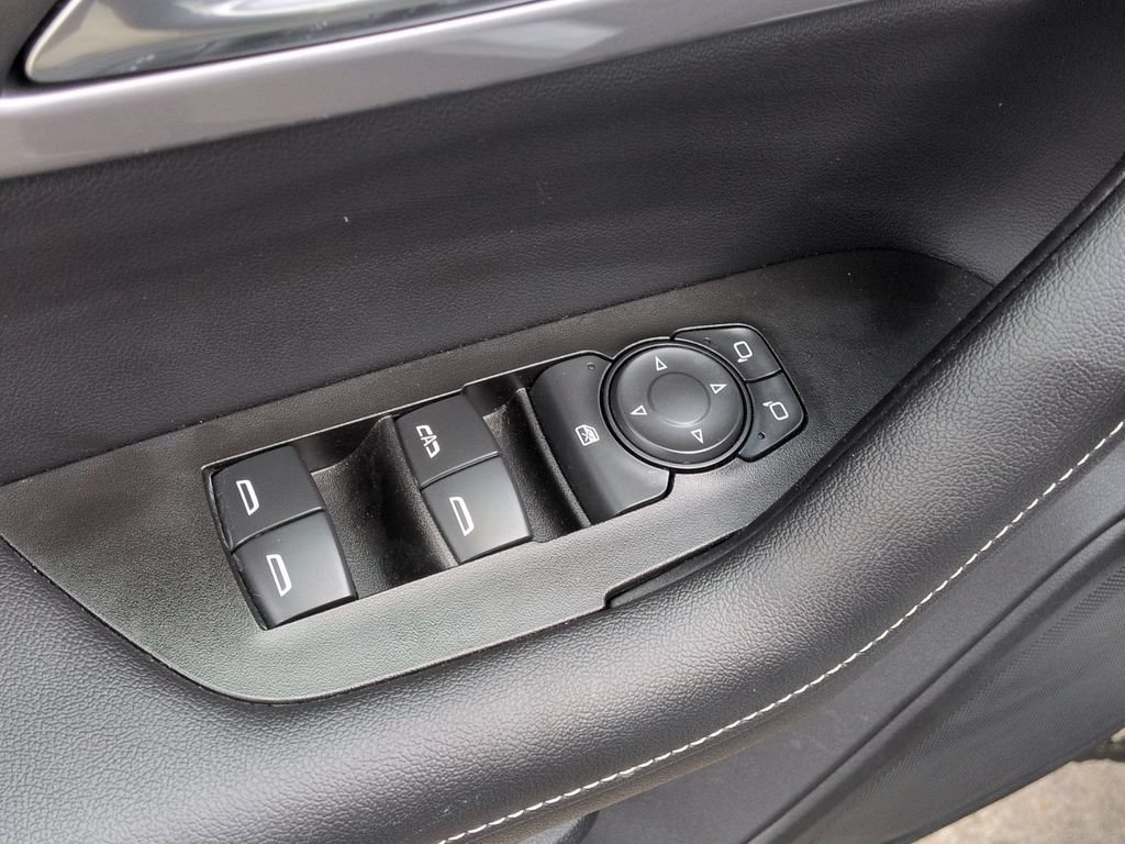 Used 2025 Chevrolet Blazer LT FWD image 13