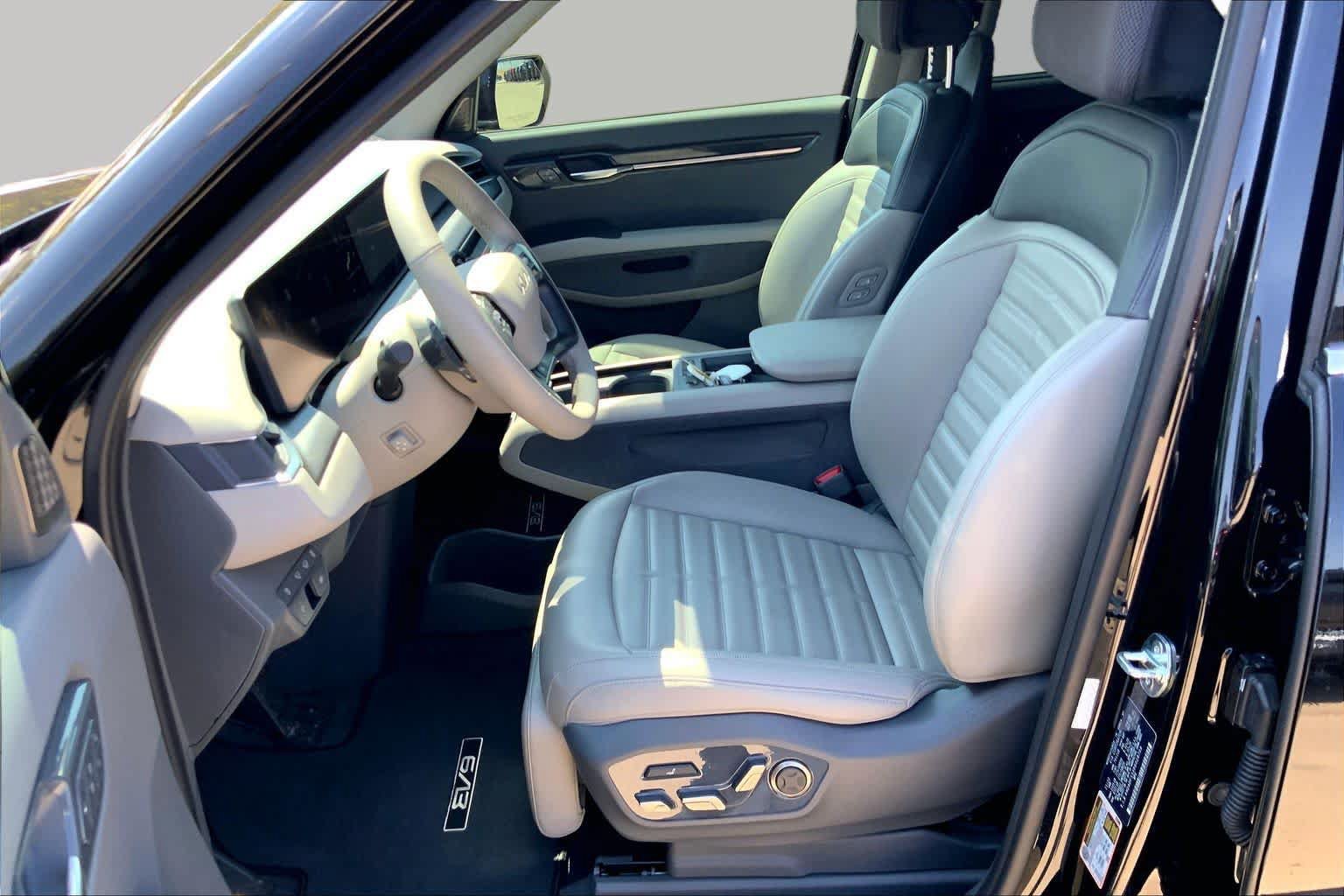 Used 2024 Kia EV9 Land AWD/4WD image 7