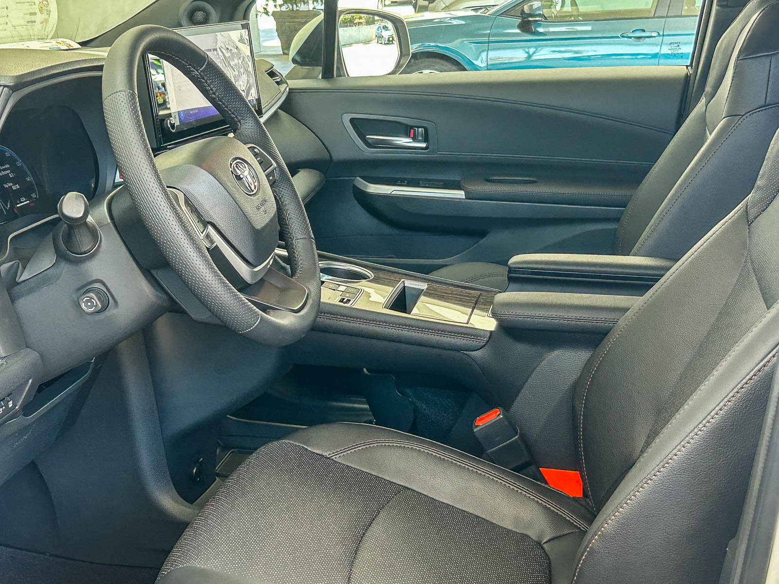 Used 2025 Toyota Sienna Platinum AWD/4WD image 17
