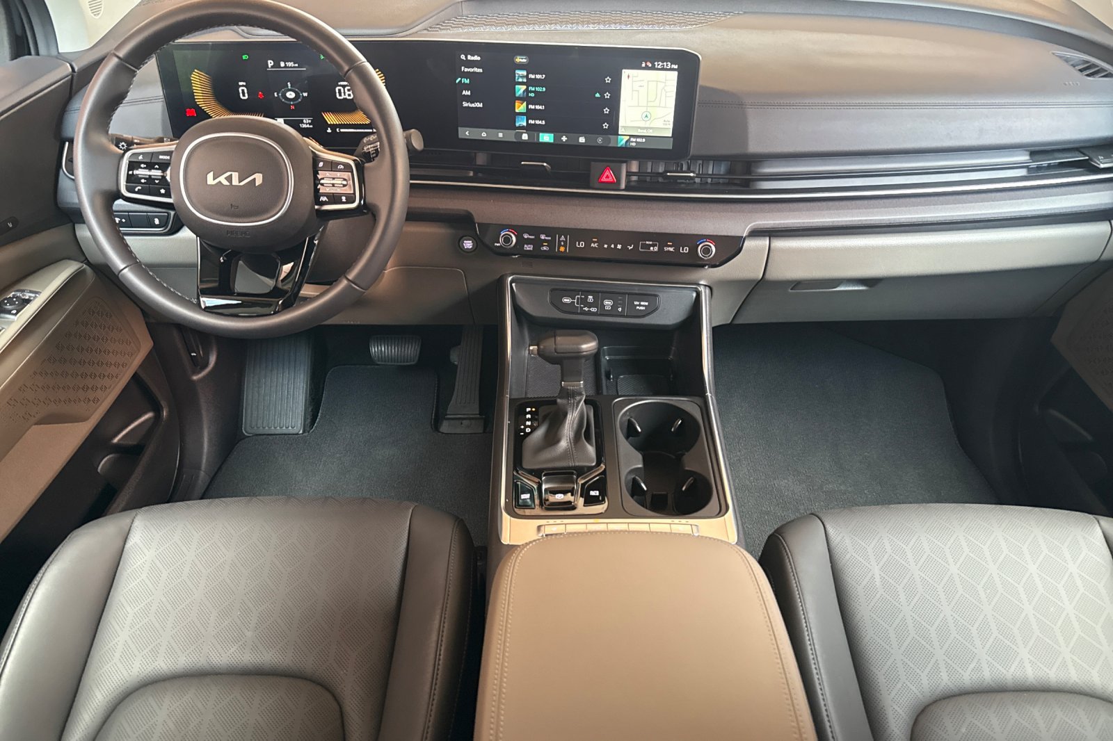 Used 2026 Kia Carnival EX FWD image 13