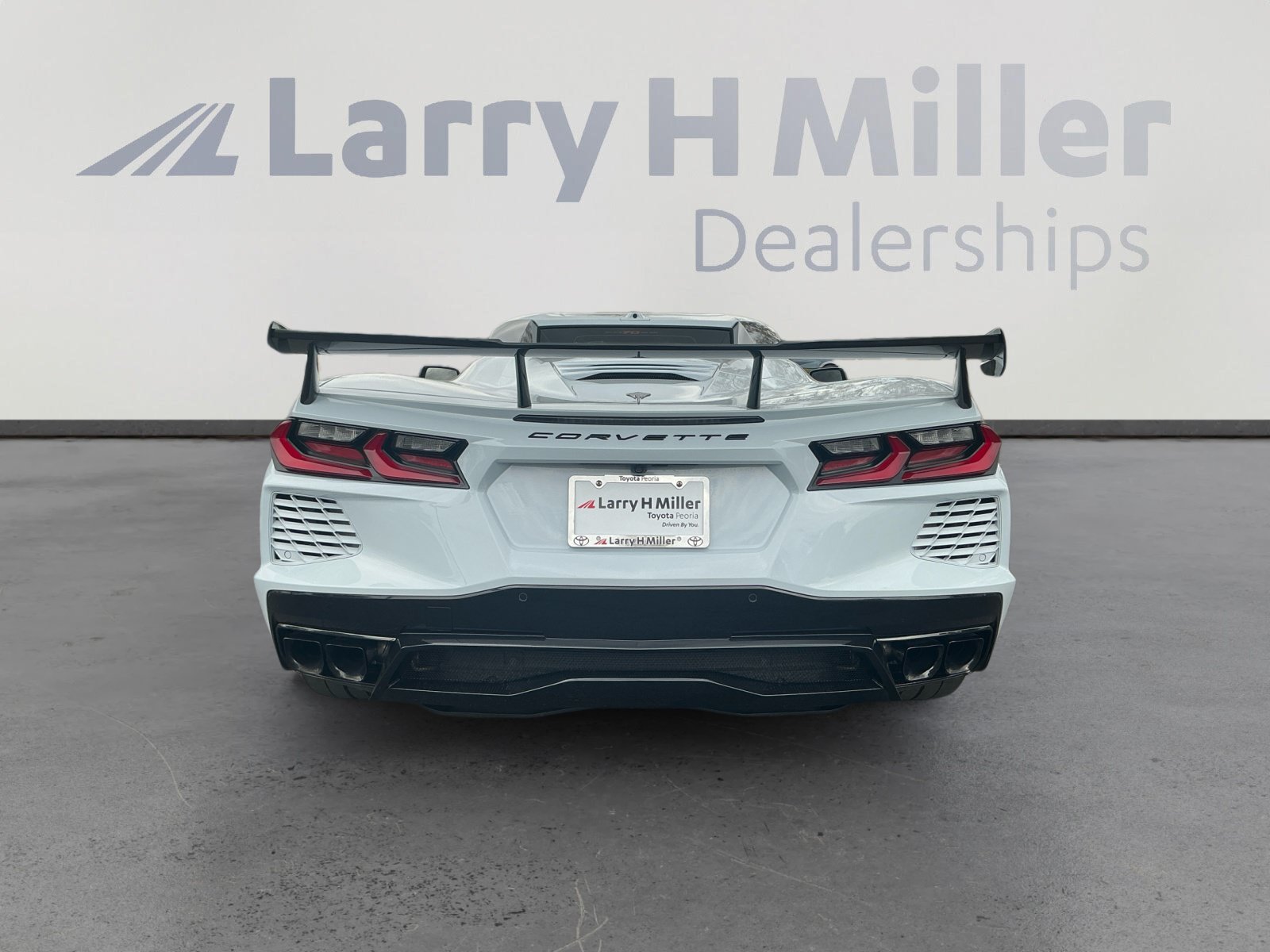 Used 2023 Chevrolet Corvette Stingray Premium Conv w/ Stealth Interior Trim Package RWD image 4