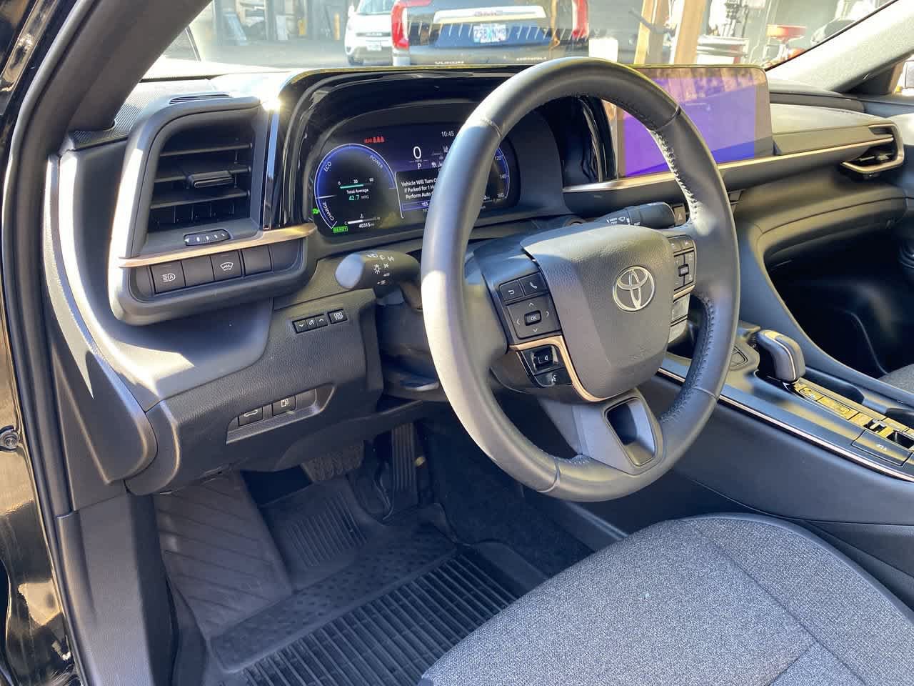 Used 2023 Toyota Crown AWD/4WD image 2