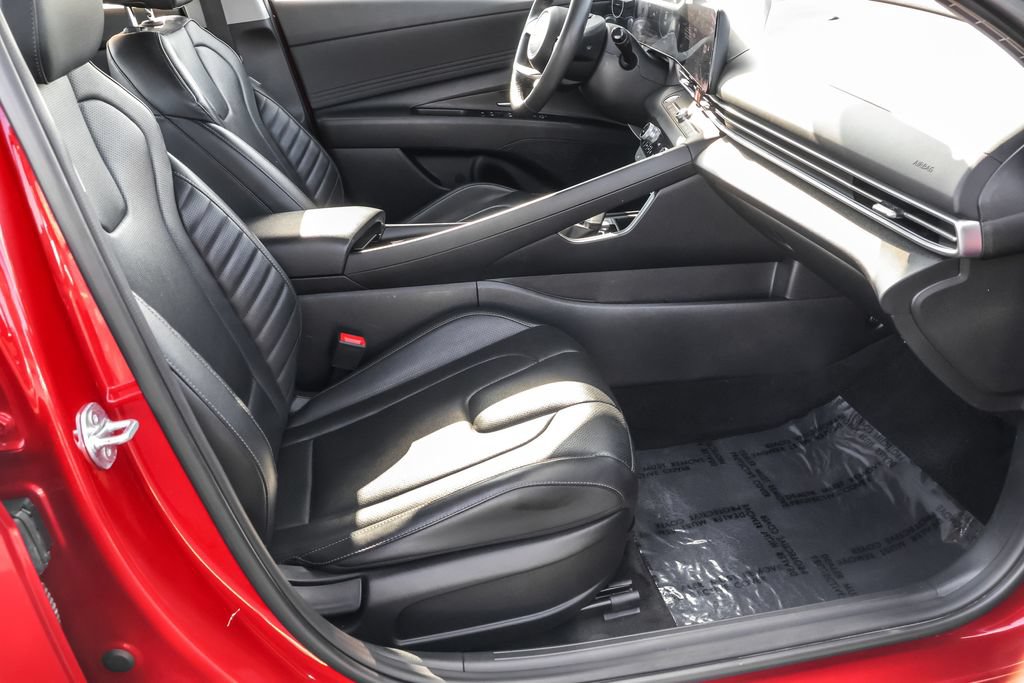 Certified 2025 Hyundai Elantra Limited FWD image 38
