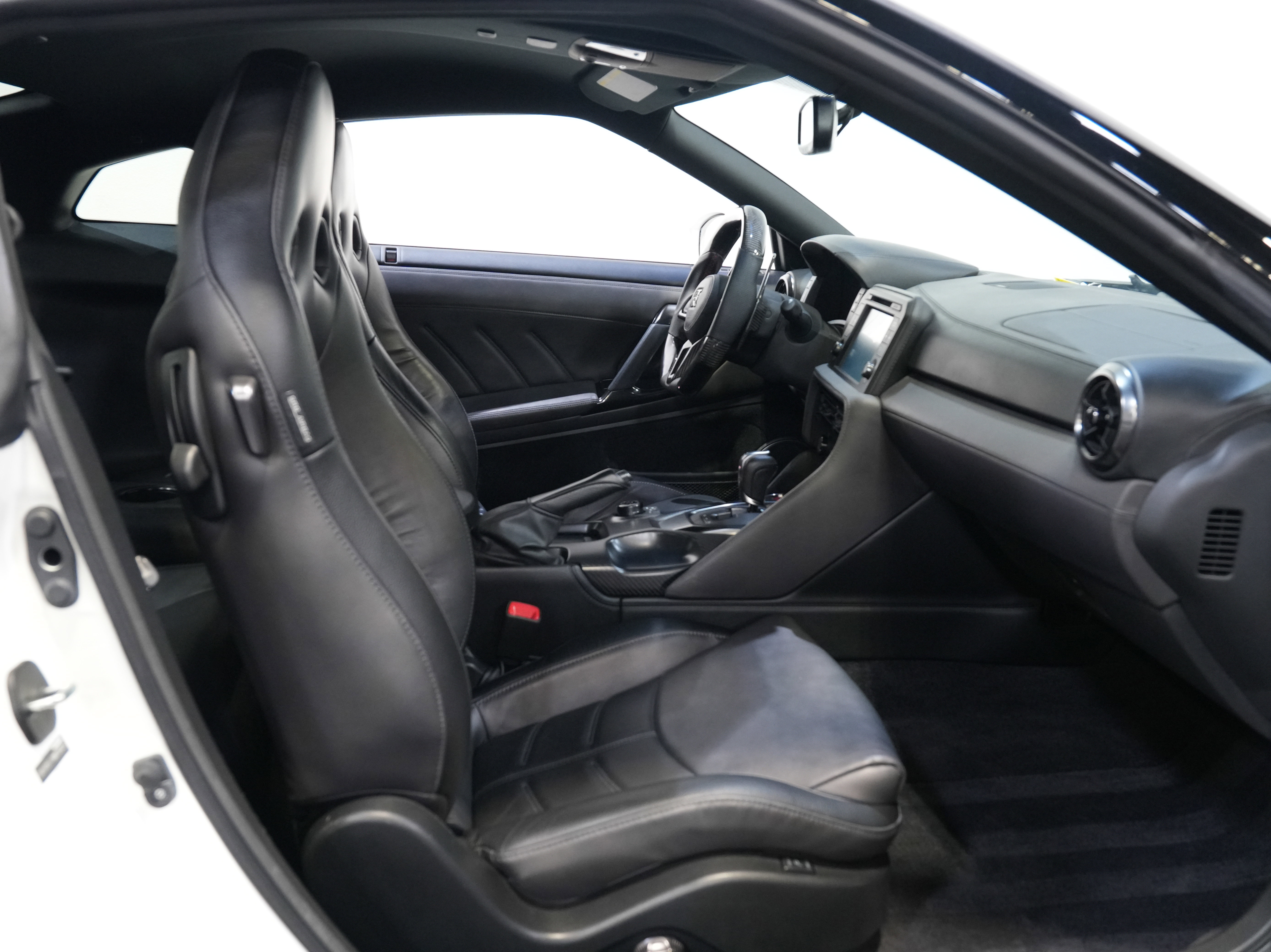 Used 2021 Nissan GT-R Premium image 30