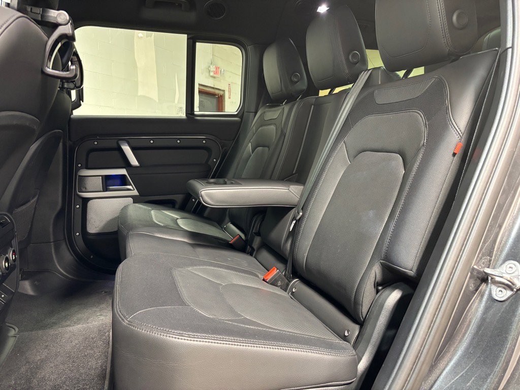 Used 2023 Land Rover Defender 130 X-Dynamic SE image 26