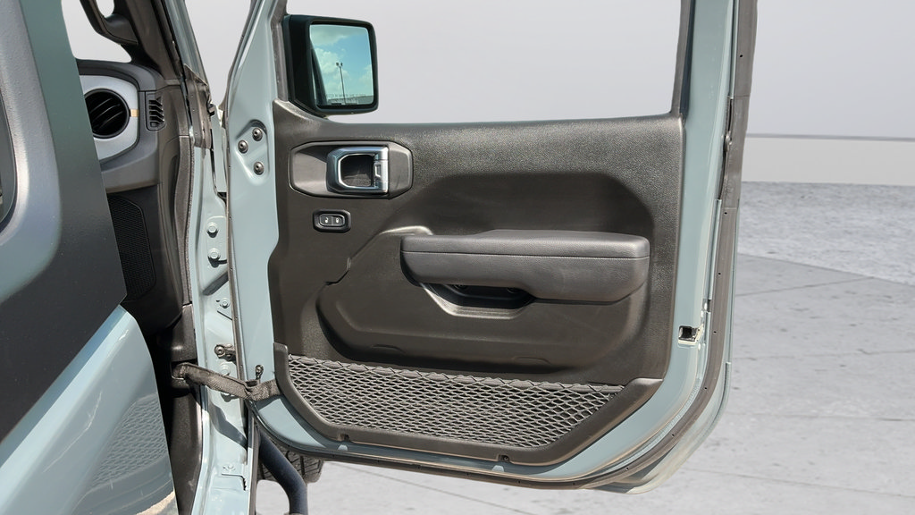 Used 2025 Jeep Wrangler Sport AWD/4WD image 17
