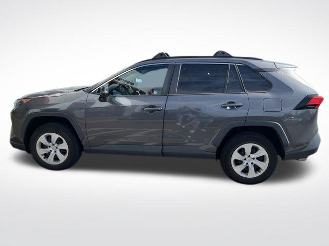 Used 2021 Toyota RAV4 LE AWD/4WD image 2