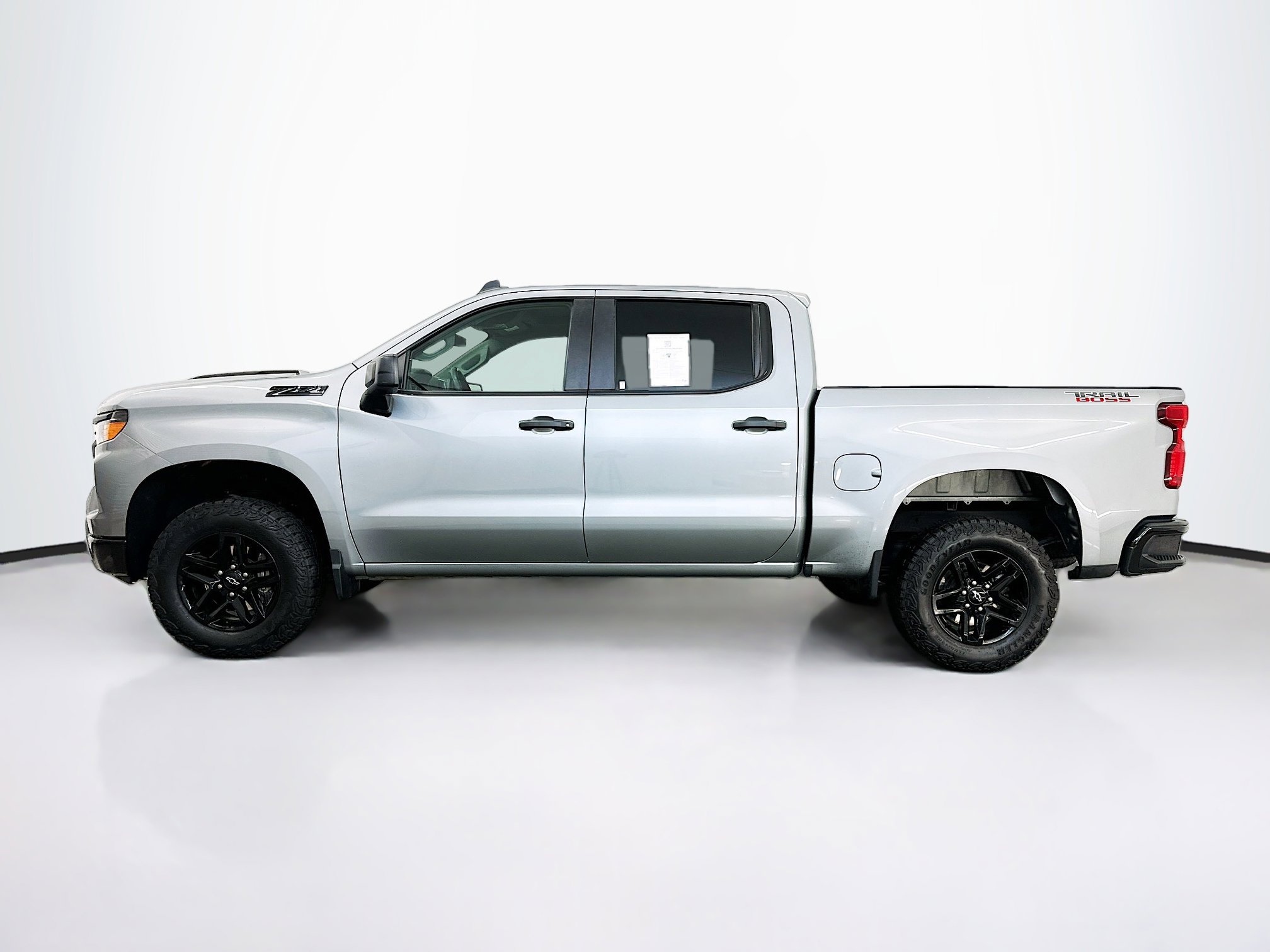 Used 2024 Chevrolet Silverado 1500 Custom Trail Boss w/ LPO, Dark Essentials Package image 5