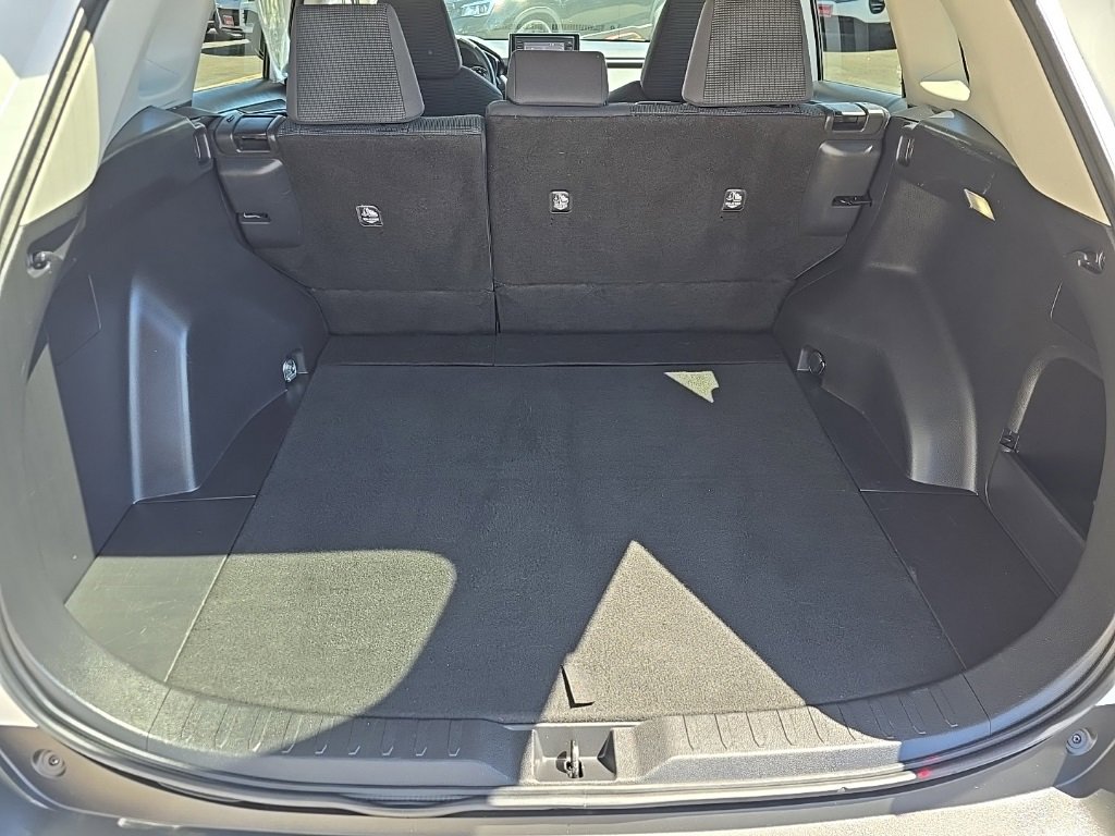 Used 2022 Toyota RAV4 LE image 28