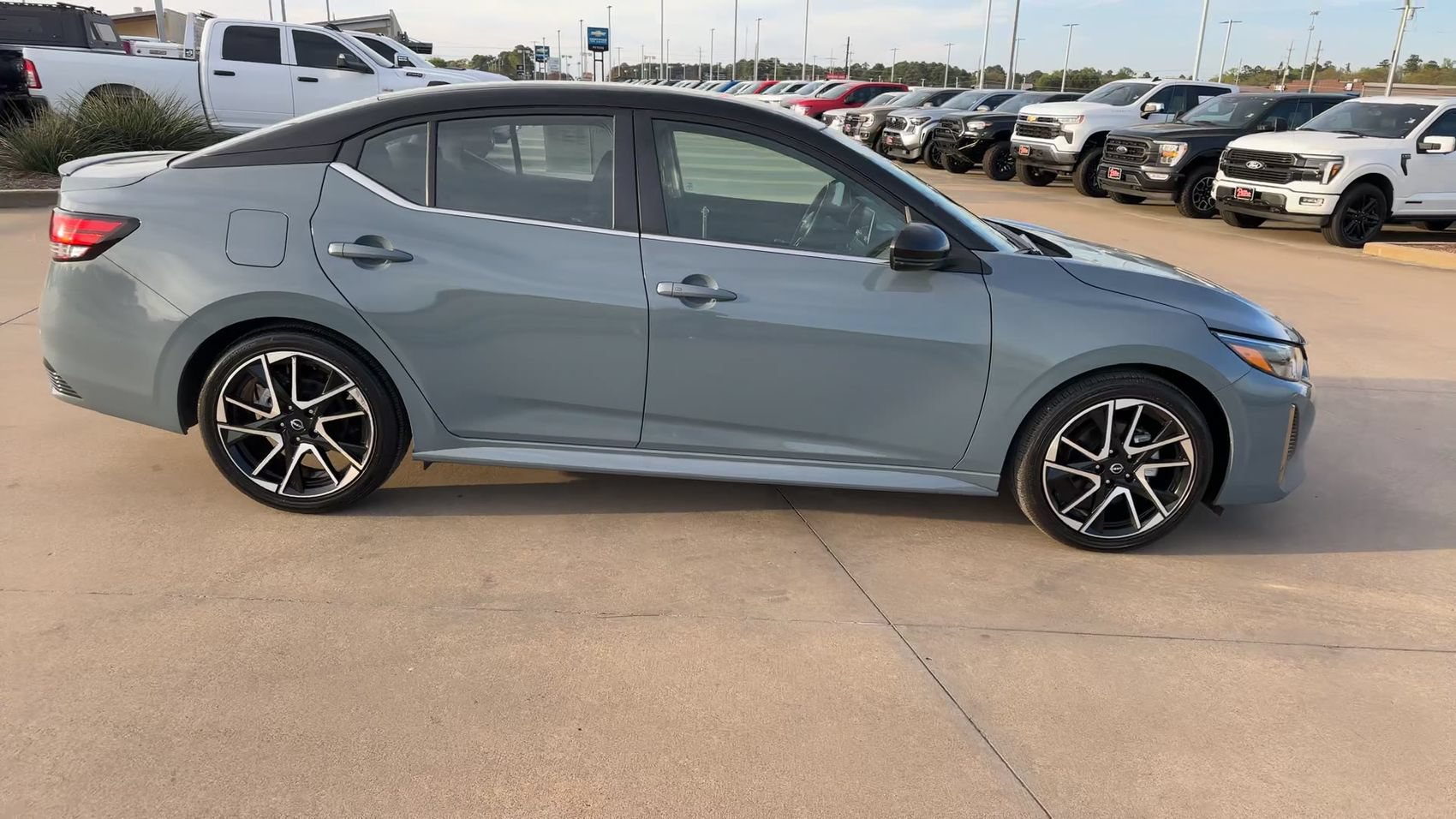 Used 2024 Nissan Sentra SR w/ Trunk Package FWD image 2