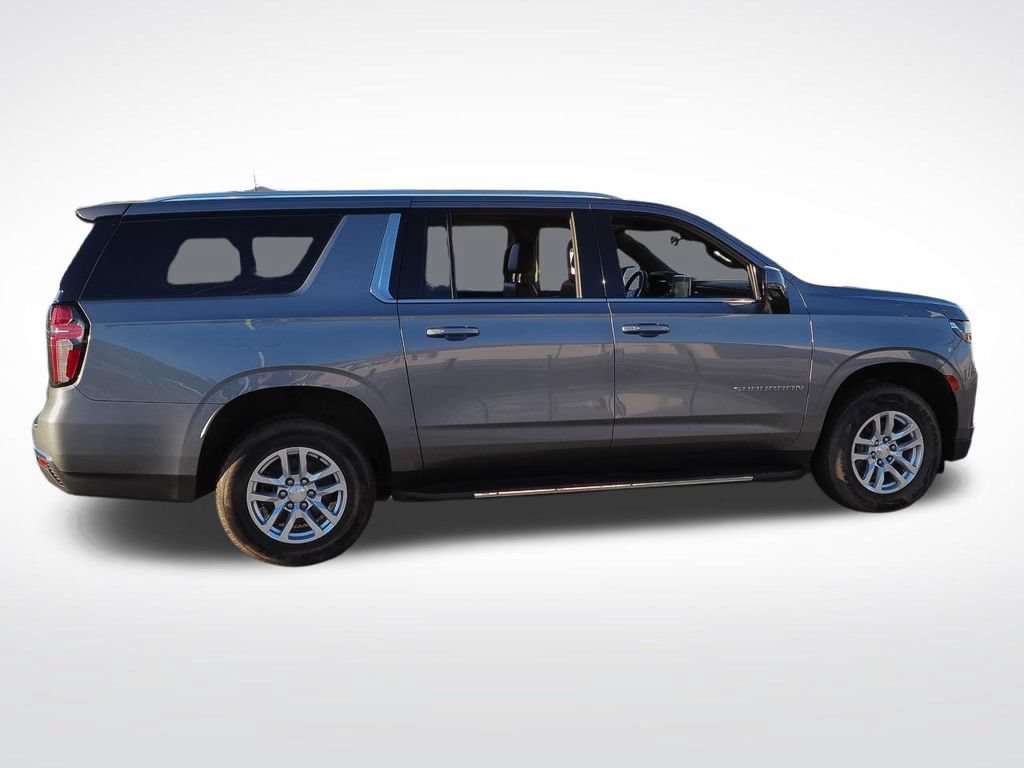 Used 2022 Chevrolet Suburban LT w/ Luxury Package AWD/4WD image 7