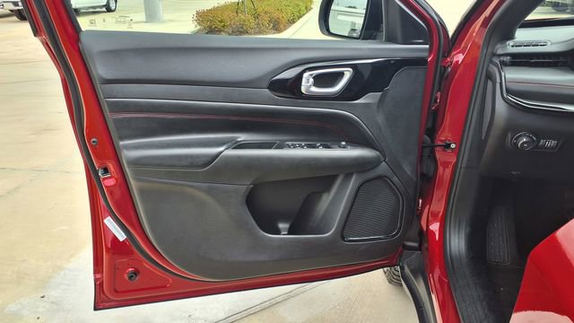 Used 2025 Jeep Compass Trailhawk image 13