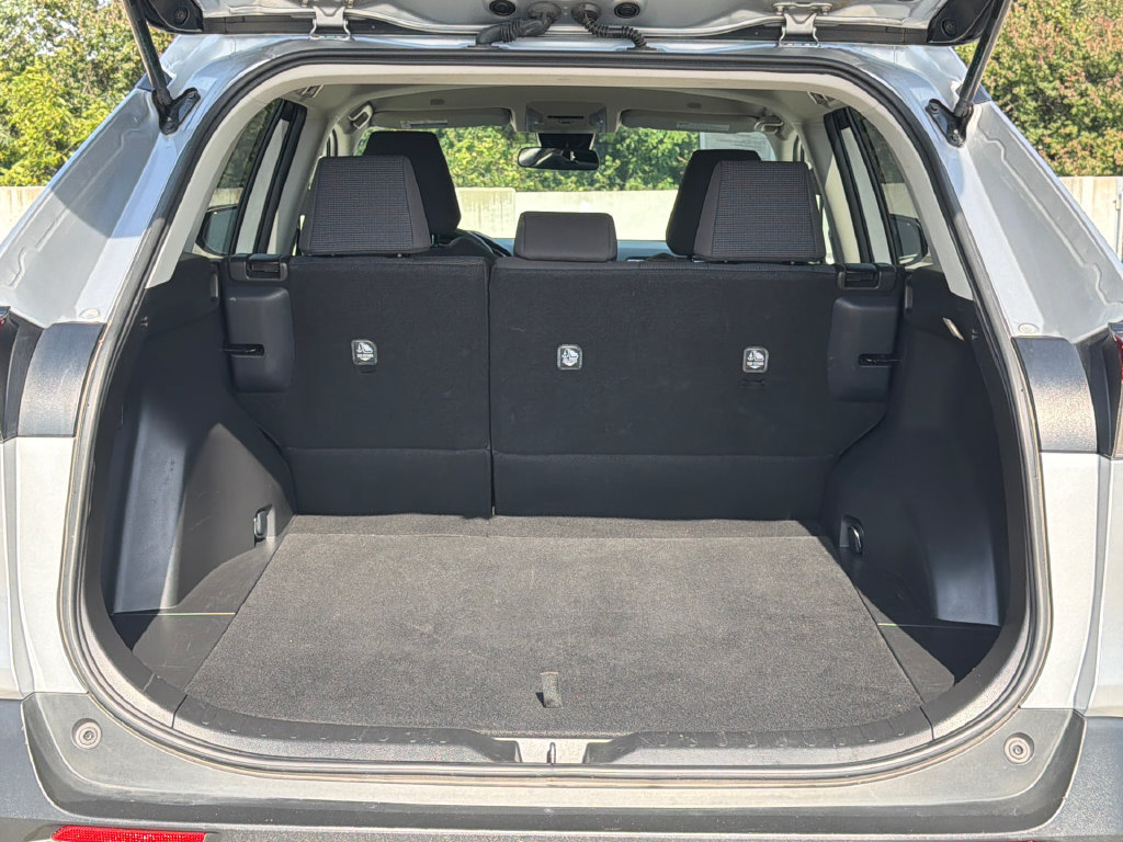Used 2025 Toyota RAV4 LE AWD/4WD image 6