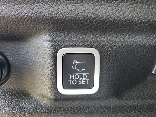 Used 2023 Jeep Grand Cherokee L Limited image 9