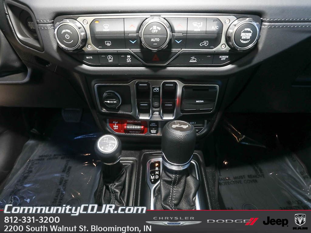 New 2026 Jeep Wrangler Unlimited Rubicon w/ Technology Group image 18