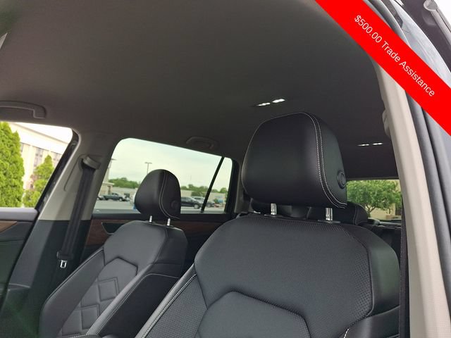 Used 2025 Volkswagen Atlas SE AWD/4WD image 13