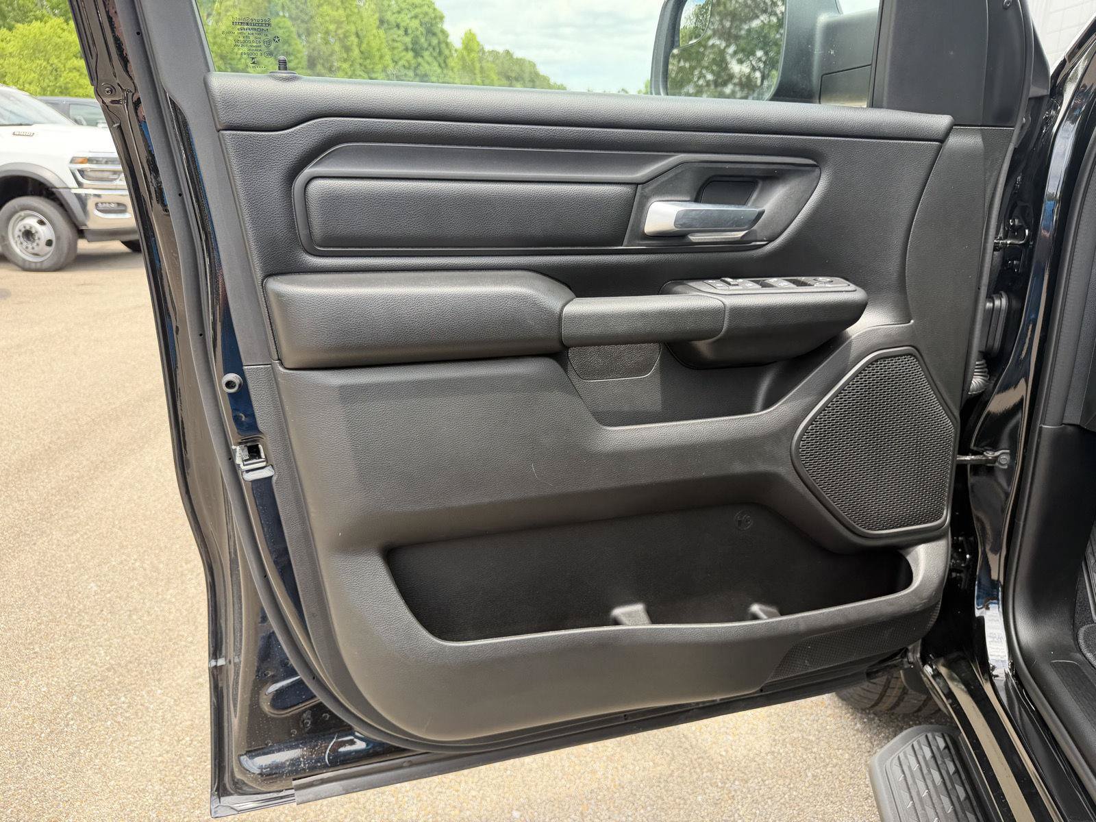 New 2026 RAM 1500 Express AWD/4WD image 16