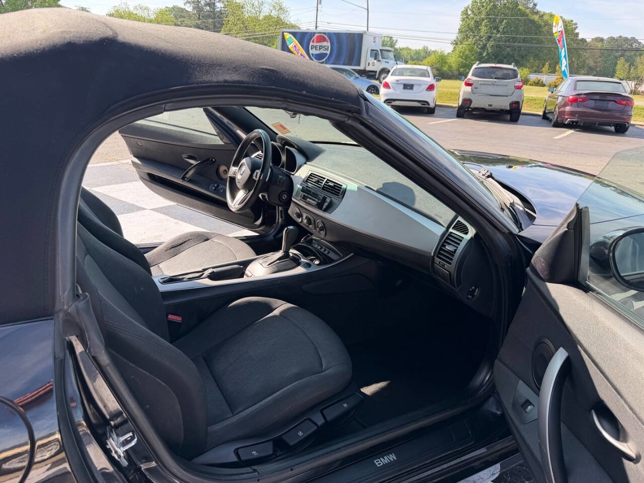 Used 2006 BMW Z4 3.0i image 9