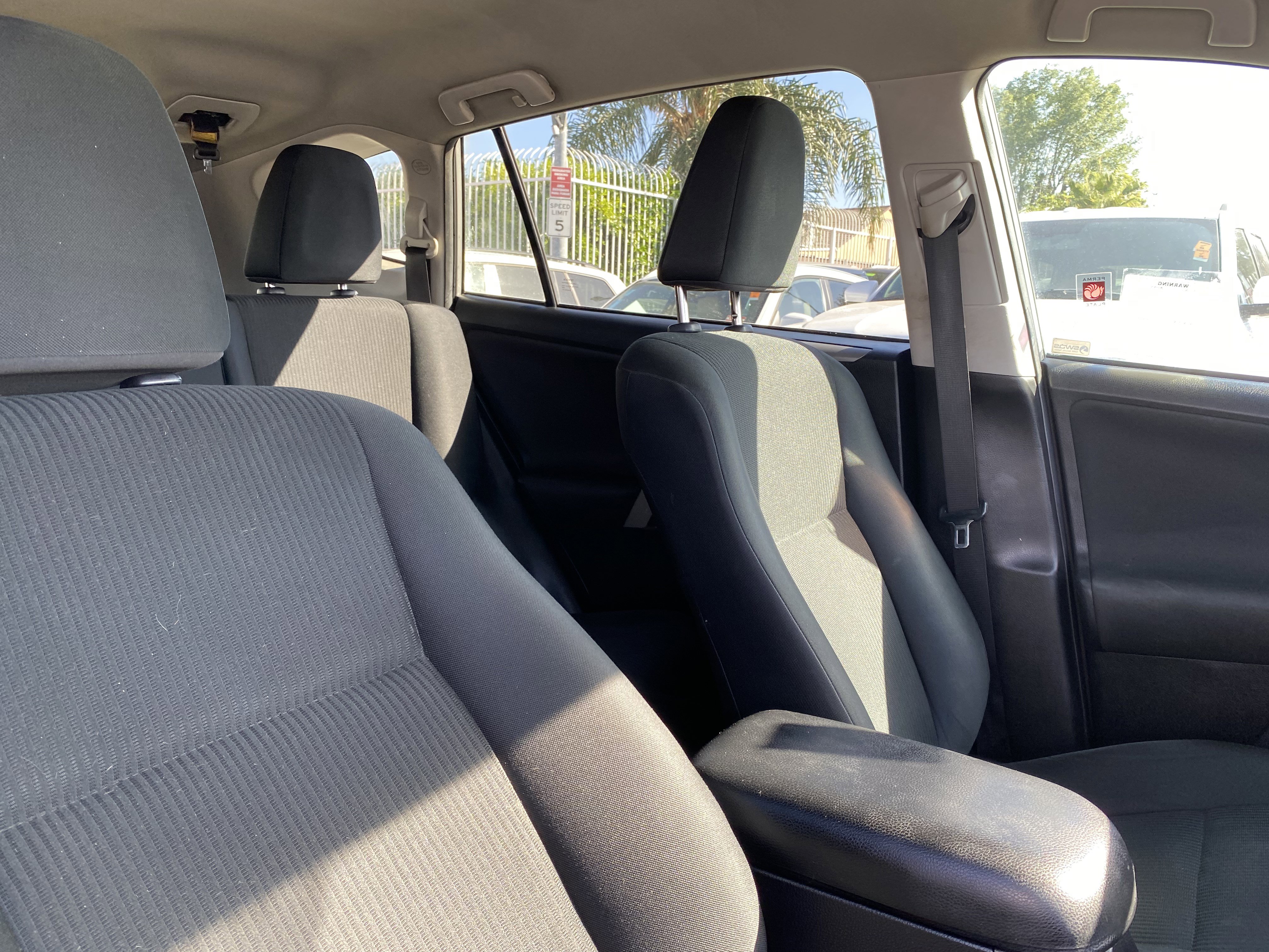 Used 2018 Toyota RAV4 LE w/ Cargo Management Package FWD image 27