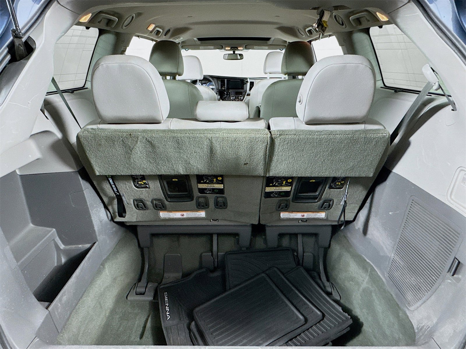 Used 2017 Toyota Sienna XLE image 21