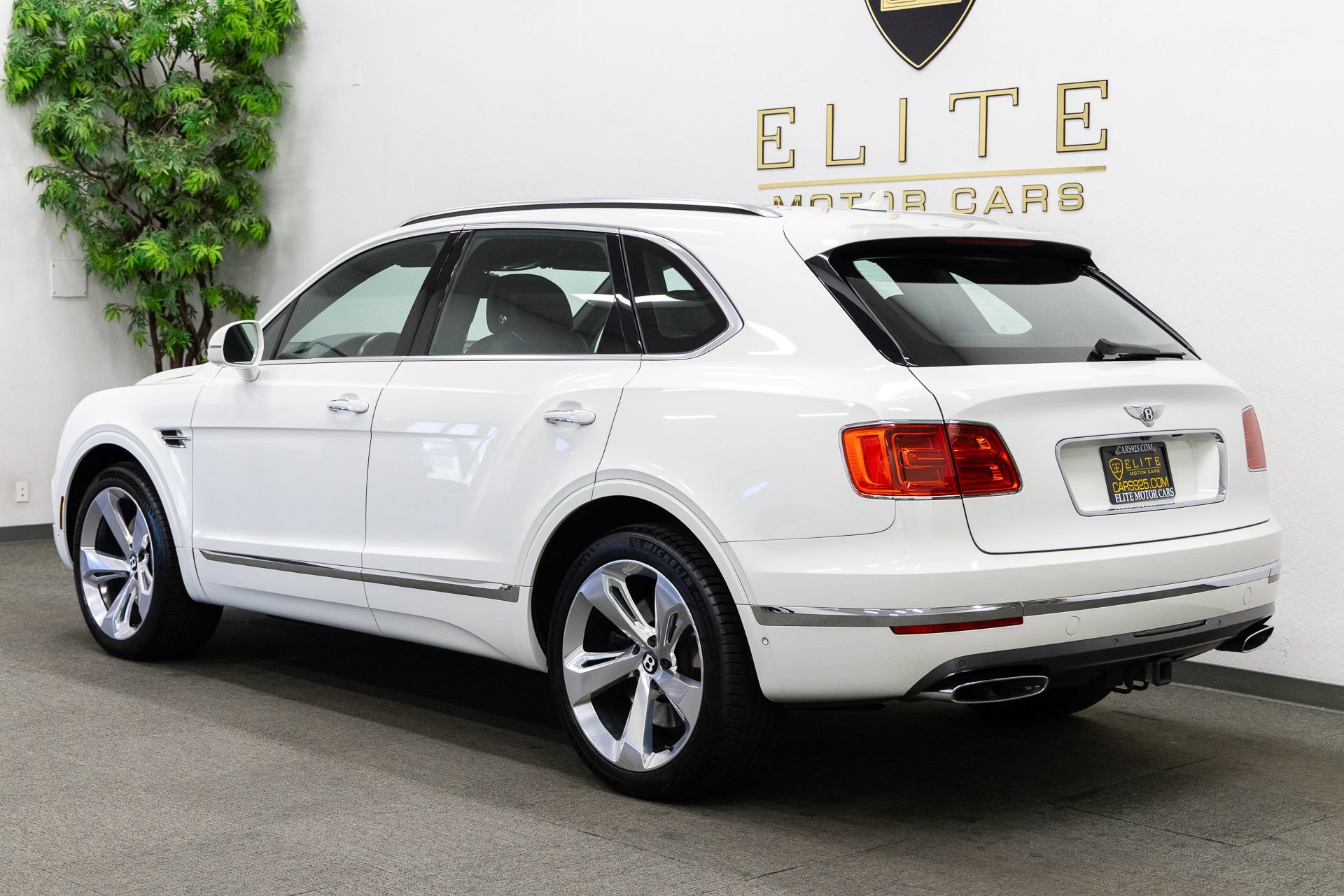 Used 2018 Bentley Bentayga AWD/4WD image 3