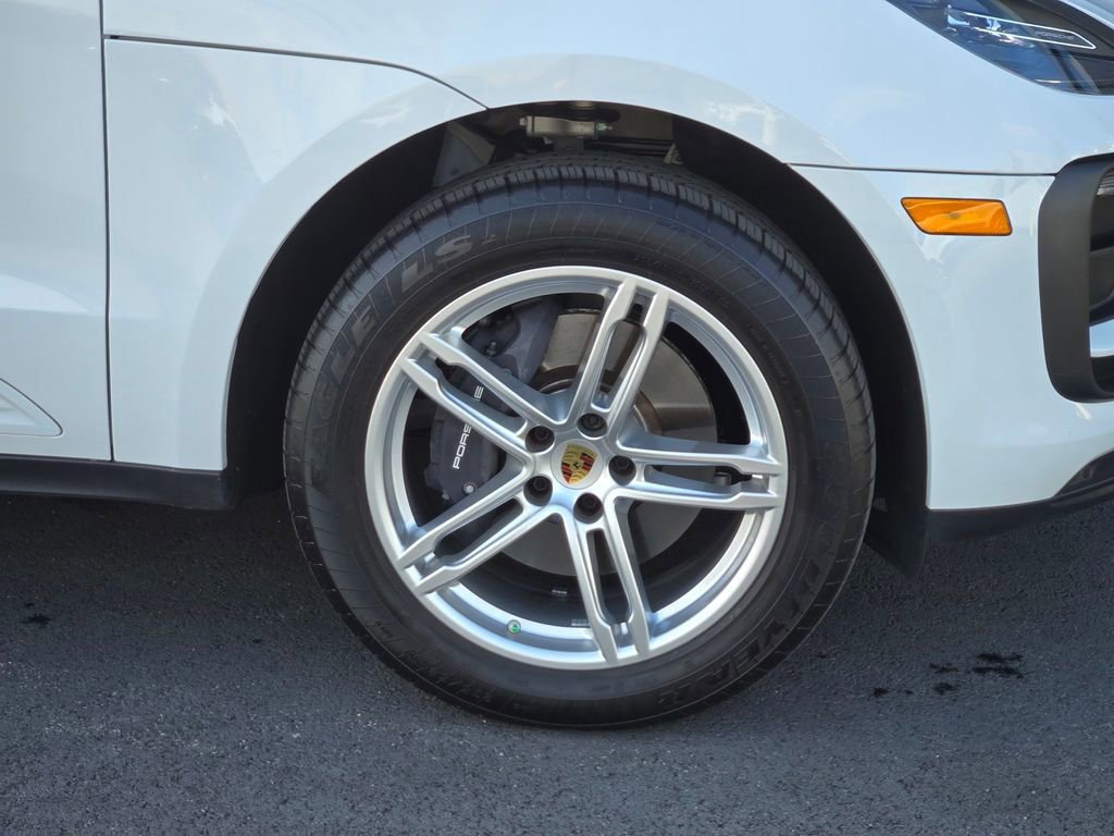 Used 2025 Porsche Macan w/ Premium Package Plus AWD/4WD image 11