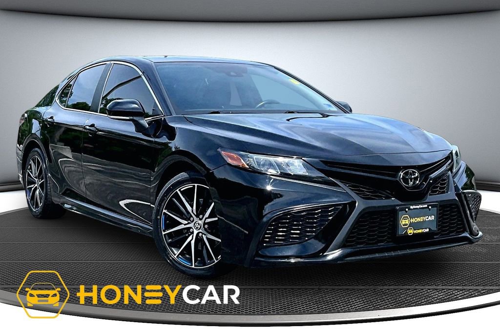 Used 2022 Toyota Camry SE FWD image 1