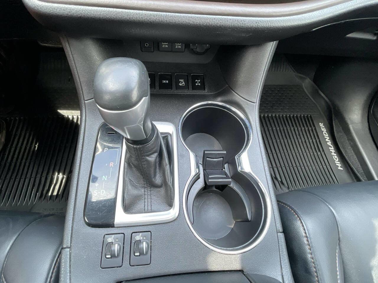 Used 2019 Toyota Highlander XLE AWD/4WD image 20