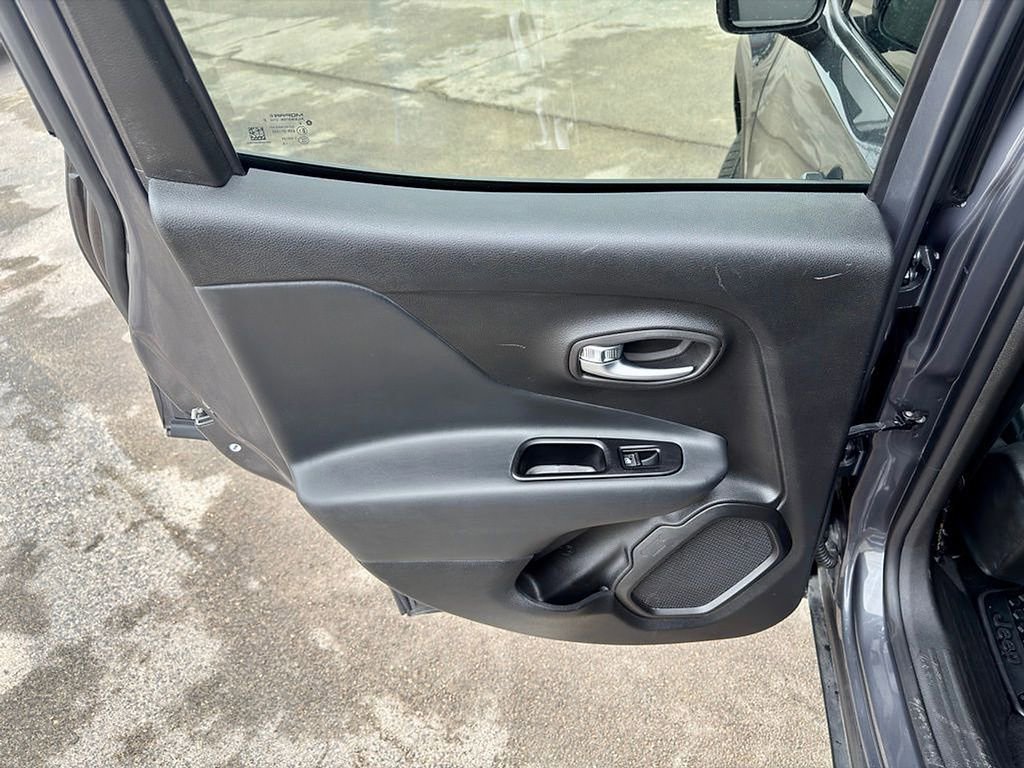 Used 2022 Jeep Renegade Limited AWD/4WD image 29