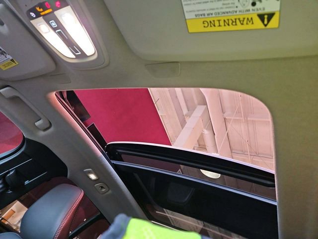 Used 2024 Volvo XC40 B5 Plus image 18